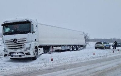 Блокада на пътя: Тирове закъсаха край Ловеч