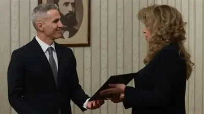 Андрей Гюров представи служебния кабинет