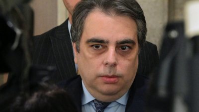Асен Василев обяви началото на подписка с искане за оставката на Рая Назарян
