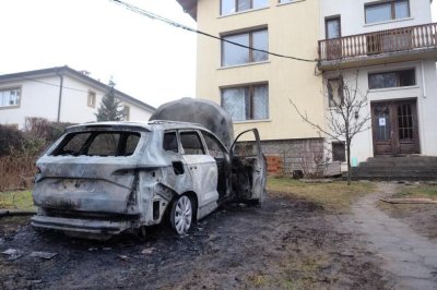 Петима задържани след палежа на автомобила на кмета на Бистрица (СНИМКИ)