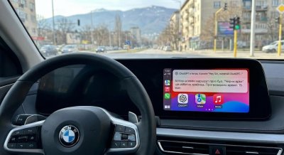 Apple интегрира водещи AI чатботове в CarPlay за по-умно шофиране