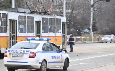 Трамвай блъсна жена в района на &bdquo;Пирогов&ldquo; в София, движението временно е затруднено