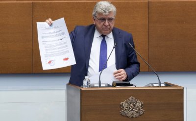 Манол Генов намекна за документни нарушения в споразумението с НПО-то на Ивайло Калушев