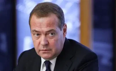 Медведев: Зеленски живее живота си, докато унищожава Украйна