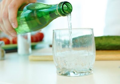 Газираната вода: Ползи и рискове от ежедневната консумация