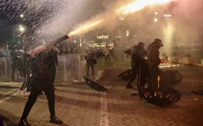 Масови арести и насилие по време на поредния антиправителствен протест в Албания (ВИДЕО)