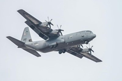 Американски C-130 Херкулес кацна в София (СНИМКИ)