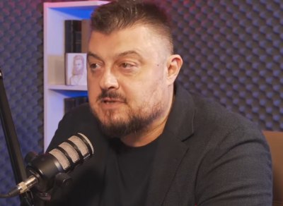 БОЛЕН НАРКОМАН! Медицинският отпадък Николай Бареков се лута неадекватен по пижама, халюцинира убийства и участва в безпаметни оргии с отрепки от всякакъв пол (жестоки разкрития)