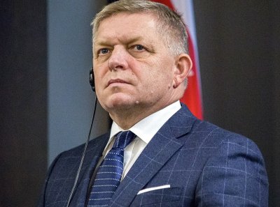 Роберт Фицо удари по Украйна: Словакия спира аварийния ток заради петрола по &bdquo;Дружба&ldquo;