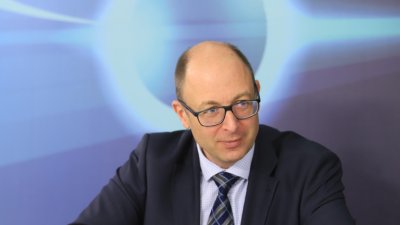 Няма пряка военна заплаха за страната, но отбраната се засилва