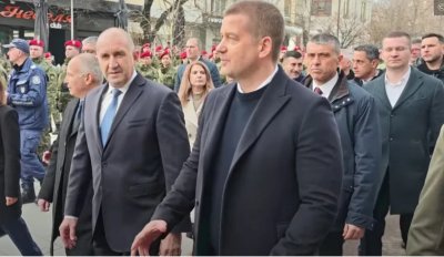 Румен Радев: Предсрочният парламентарен вот ни изправя пред избор - прогресивна България или олигархия