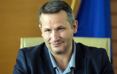 БЕГЛЕЦ! Христанов избяга от изслушване в парламента, от ИТН тръгнаха да го издирват!