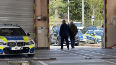 Полиция и жандармерия влязоха в квартал &bdquo;Република&ldquo; в Хасково: Акция срещу купуването на гласове и дрогата
