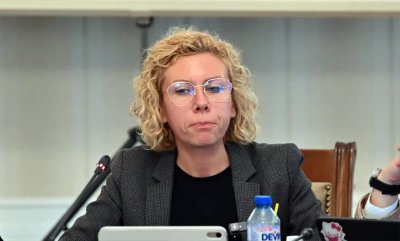 Любимата на генерал Атанасов предложи нова схема за харчене на държавна пара