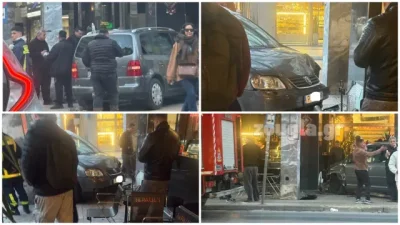 Кола с български номера се вряза в кафене в центъра на Атина (СНИМКИ)