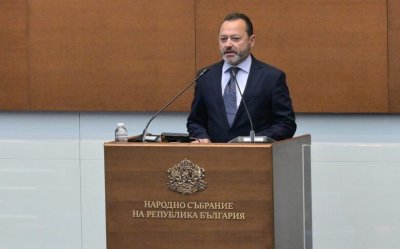 Министър Найденов настоява за стратегия за по-добри условия на живот за децата