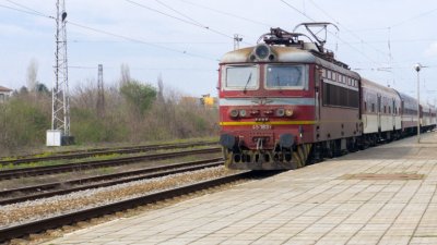 Допълнителни седящи места във влаковете осигурява БДЖ за Великден