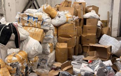 Хиляди ментета на дрехи, обувки и чанти задържани на &bdquo;Капитан Андреево&ldquo;