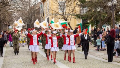 Елхово отбелязва днес своя празник