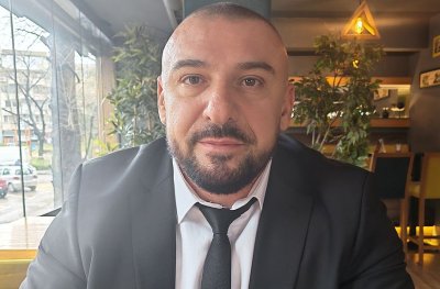 Десет часа ме държаха в ареста, за да дам лъжливи показания срещу Пеевски, Ерджан Ебатин и Йордан Цонев! Притискаха ме неправомерно, защото &bdquo;така им наредили&ldquo;!
