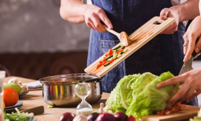 Малки промени в кухнята: Как да готвим по-здравословно без лишения