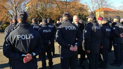 400 ареста и стотици конфискувани оръжия при мащабна операция в Турция
