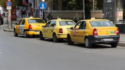 Шофьори на таксита прекратяват работа заради ниски доходи