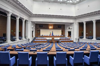Правителството създава кризисен щаб за наблюдение на цените заради конфликта в Близкия изток