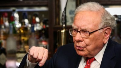 Бъфет спира даренията към фондацията на Бил Гейтс заради скандала с Епстийн