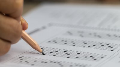 Неяснота с матурите за 12 клас месец преди провеждането им