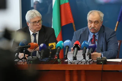 Здравното ни министерство отново в издънка: Целият скандал с лекарствата е върху фалшиви данни