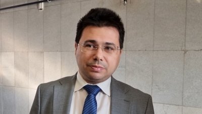 Любен Иванов от Демократична България е новият секретар на Народното събрание
