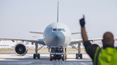 Авиокомпаниите във Обединеното кралство ще обединяват полети заради риск от недостиг на гориво