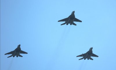 Българските F-16 направиха първи полет над столицата (СНИМКИ)