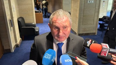 Янев влиза в парламента с куче-водач &ndash; Роувър става първият такъв случай в Народното събрание (ВИДЕО)