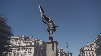 Банкси постави нова скулптура в центъра на Лондон (СНИМКИ)