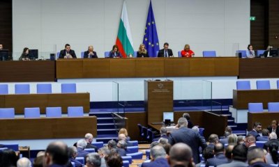 Трима министри отговарят на депутатите днес