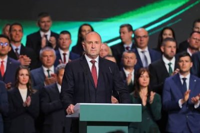 Румен Радев: Поисках от Тръмп САЩ да премахне визите за българите