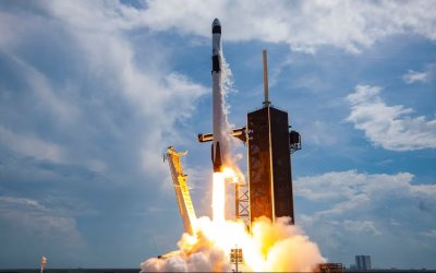 SpaceX изпрати товарен кораб към МКС с близо 3 тона оборудване