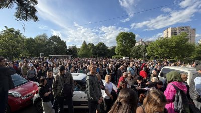 Жители на столичния Младост протестираха срещу строеж на небостъргач