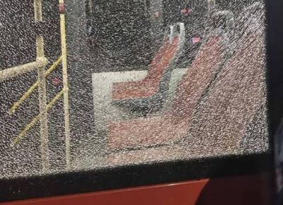 Стрелба по автобус в Перник, извършена от 16-годишно момче