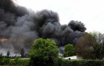 Огромен пожар в столичния квартал &bdquo;Хаджи Димитър&ldquo;
