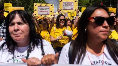 Протест на учители с искане за увеличение на възнагражденията