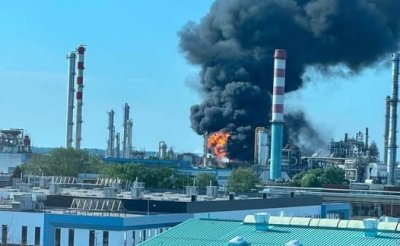 Ад в Унгария: Мощна експлозия разтърси нефтохимически завод (ВИДЕО)