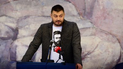 ВИЖТЕ КАК БАРЕКОВ ИЗТОЧИ ЕВРОПАРЛАМЕНТА! С&euro;кс екскурзии до Малдивите със &ldquo;сътруднички&rdquo;. Шофьори наливат шампанско и му гладят гащите (СКАНДАЛНО РАЗСЛЕДВАНЕ)