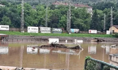 Стадион &bdquo;Локомотив&ldquo; е под вода след поройните дъждове