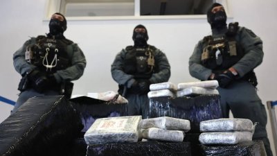 Осем тона кокаин в контейнер с какаови зърна: Германски митнически служители съобщиха за рекордно изземване на наркотици
