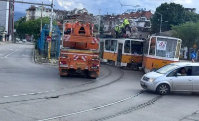Два трамвая се сблъскаха в района на столичната Централна гара (СНИМКИ)
