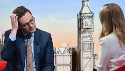 Британски министър се разплака в ефир, след коментар от жертва на изнасилване (ВИДЕО)