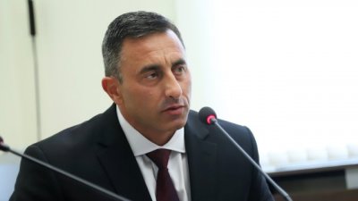Народното събрание оряза правомощията на Румен Спецов в "Лукойл"